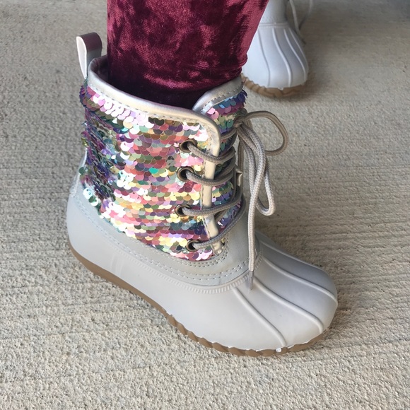 silver duck boots